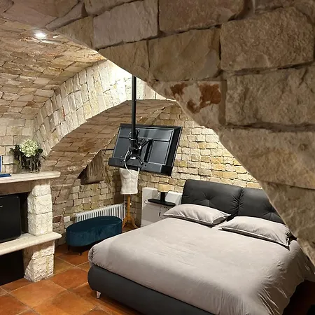 Vecchia R Pensión Bari